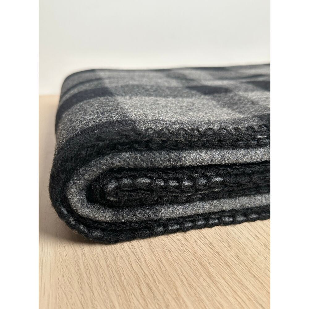 Filson Mackinaw Wool Black and Gray Blanket - New - Picture 3 of 4